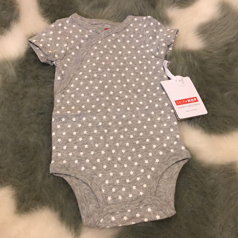BNWT Skip Hop Onesie gray with white stars
